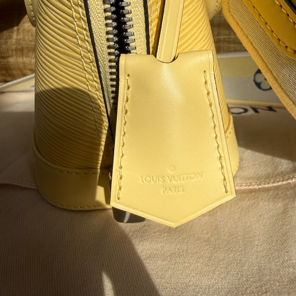 Louis Vuitton Alma BB in Jaune Plume Epi Leather - Picture 11 of 12